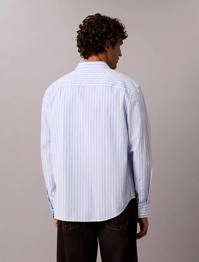 Camisa de popelín lavado con rayas teñidas en hilo Camisa de popelín lavado con rayas teñidas en hilo