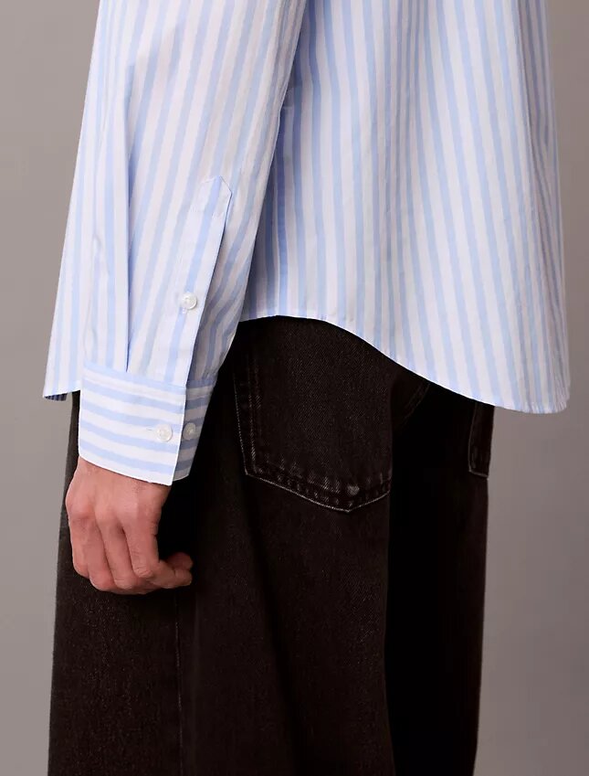 Camisa de popelín lavado con rayas teñidas en hilo Camisa de popelín lavado con rayas teñidas en hilo