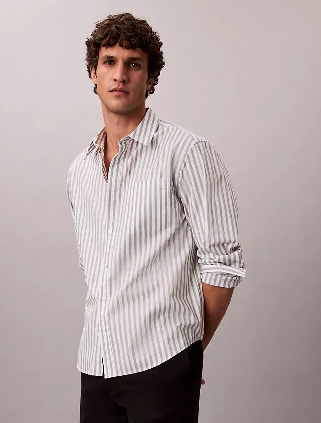 Camisa de popelín lavado con rayas teñidas en hilo Camisa de popelín lavado con rayas teñidas en hilo