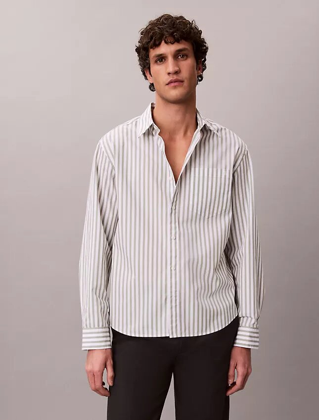 Camisa de popelín lavado con rayas teñidas en hilo Camisa de popelín lavado con rayas teñidas en hilo