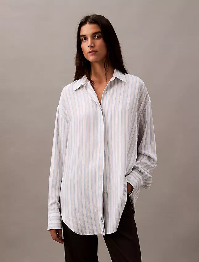 Camisa de viscosa holgada con botones Camisa de viscosa holgada con botones