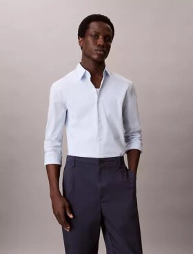 Camisa entallada elástica con botones