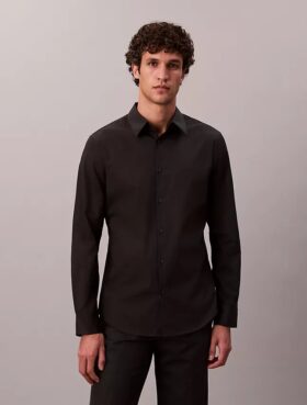 Camisa entallada elástica con botones
