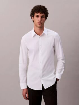 Camisa entallada elástica con botones