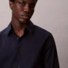 Camisa entallada elástica con botones Camisa entallada elástica con botones