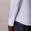 Camisa entallada elástica con botones Camisa entallada elástica con botones