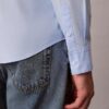 Camisa entallada elástica con botones