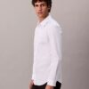 Camisa entallada elástica con botones Camisa entallada elástica con botones