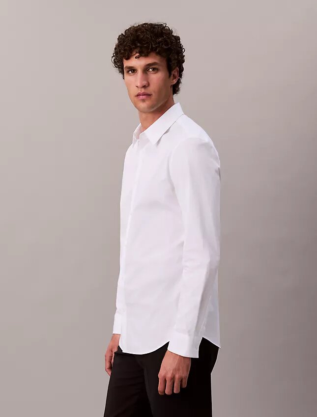 Camisa entallada elástica con botones Camisa entallada elástica con botones