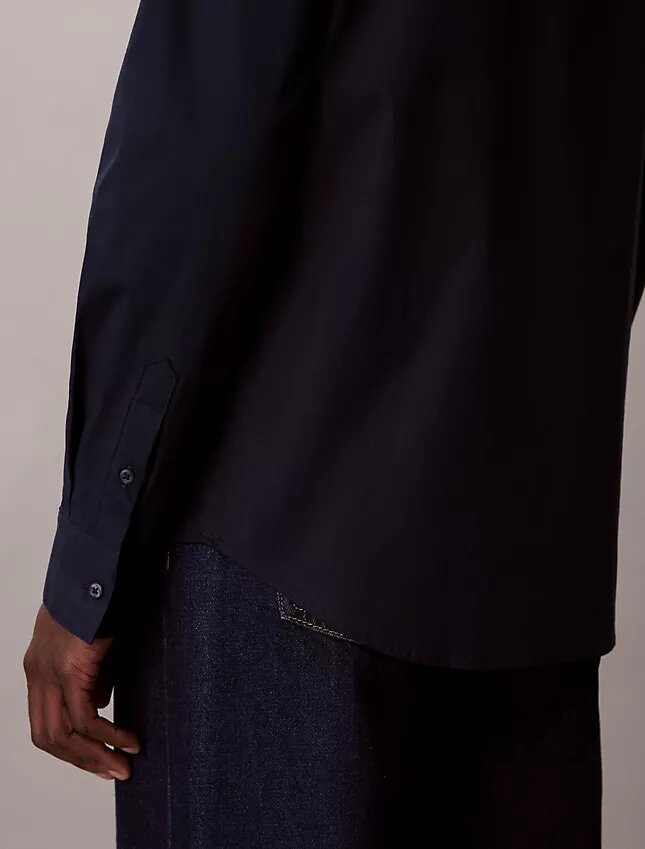 Camisa entallada elástica con botones Camisa entallada elástica con botones