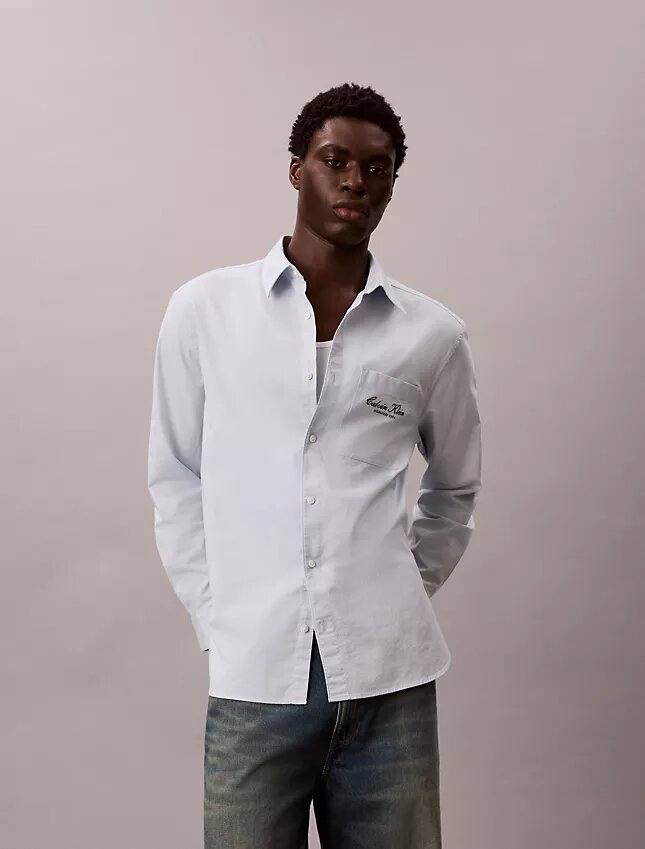 Camisa Oxford lavada con botones y gráfico del logotipo Camisa Oxford lavada con botones y gráfico del logotipo