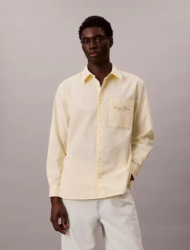 Camisa Oxford lavada con botones y gráfico del logotipo Camisa Oxford lavada con botones y gráfico del logotipo