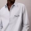 Camisa Oxford lavada con botones y gráfico del logotipo Camisa Oxford lavada con botones y gráfico del logotipo
