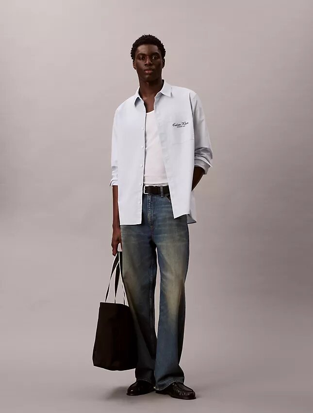 Camisa Oxford lavada con botones y gráfico del logotipo Camisa Oxford lavada con botones y gráfico del logotipo