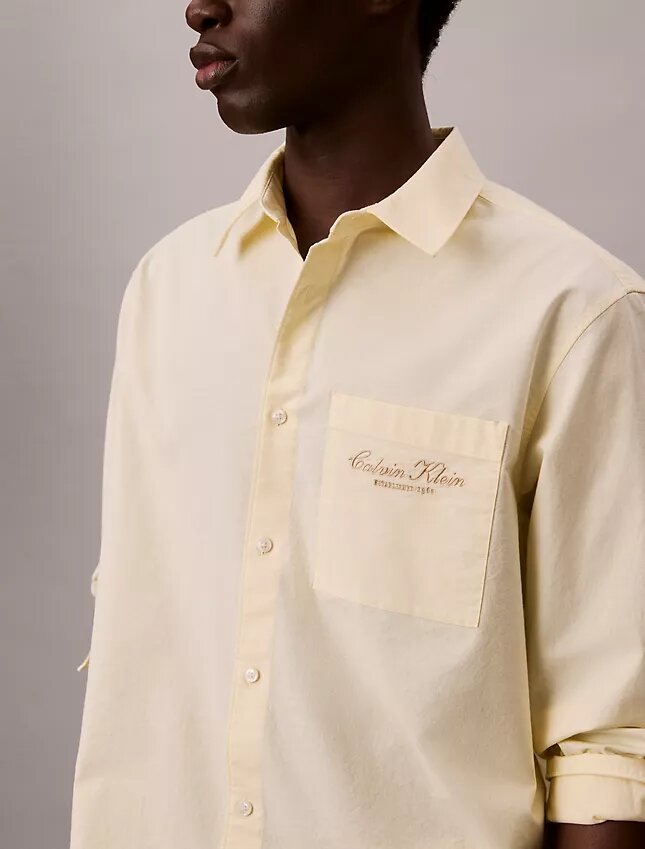 Camisa Oxford lavada con botones y gráfico del logotipo Camisa Oxford lavada con botones y gráfico del logotipo