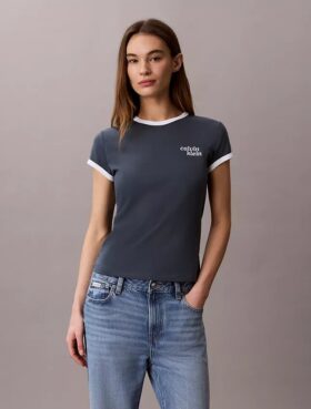 Camiseta ajustada con cuello redondo y logotipo de 1989