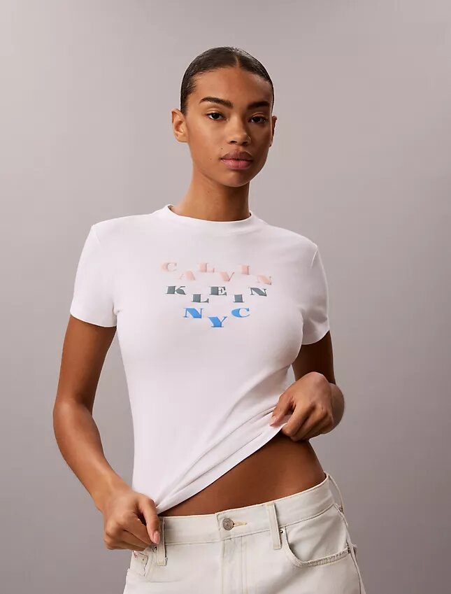 Camiseta ajustada con estampado del logotipo en capas Camiseta ajustada con estampado del logotipo en capas
