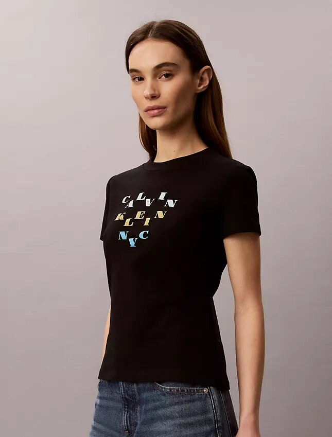Camiseta ajustada con estampado del logotipo en capas Camiseta ajustada con estampado del logotipo en capas