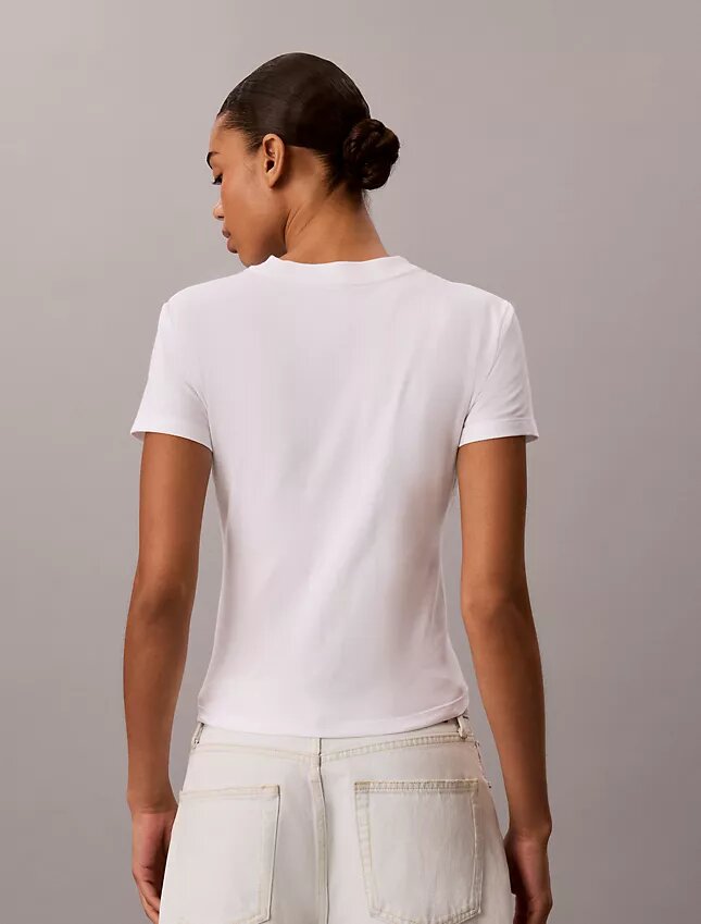 Camiseta ajustada con estampado del logotipo en capas Camiseta ajustada con estampado del logotipo en capas