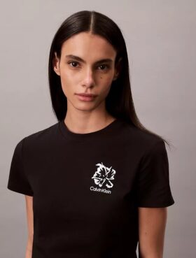 Camiseta ajustada con estampado floral