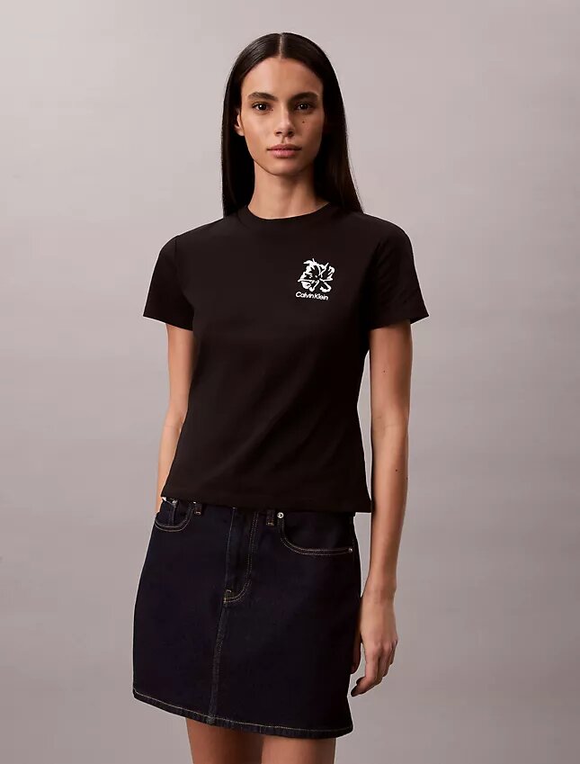 Camiseta ajustada con estampado floral Camiseta ajustada con estampado floral