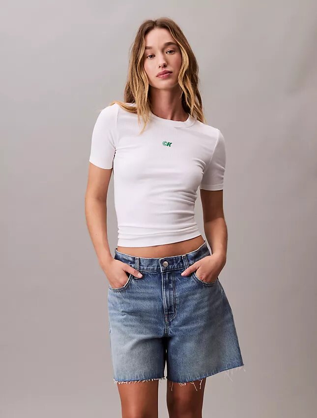 Camiseta ajustada con estampado gráfico del logotipo Monogram en Modal elástico Camiseta ajustada con estampado gráfico del logotipo Monogram en Modal elástico
