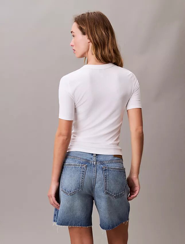 Camiseta ajustada con estampado gráfico del logotipo Monogram en Modal elástico Camiseta ajustada con estampado gráfico del logotipo Monogram en Modal elástico