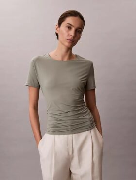 Camiseta ajustada con fruncidos