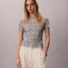 Camiseta ajustada con fruncidos