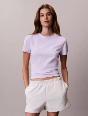 Camiseta ajustada con gráfico del logotipo