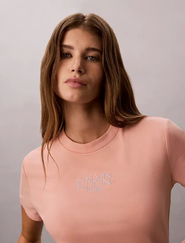 Camiseta ajustada con gráfico del logotipo Camiseta ajustada con gráfico del logotipo
