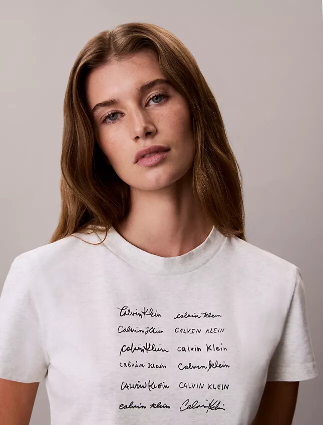 Camiseta ajustada con gráfico del logotipo Camiseta ajustada con gráfico del logotipo