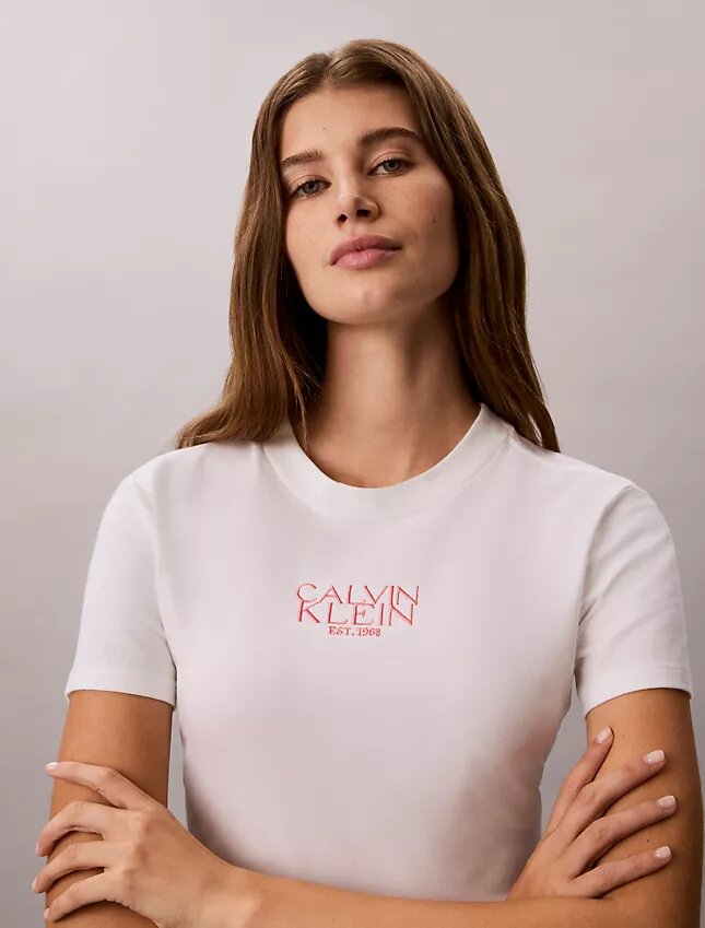 Camiseta ajustada con gráfico del logotipo Camiseta ajustada con gráfico del logotipo