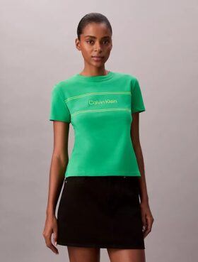 Camiseta ajustada con gráfico del logotipo a rayas
