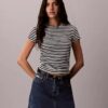 Camiseta ajustada con gráfico del logotipo Contour Rib Camiseta ajustada con gráfico del logotipo Contour Rib