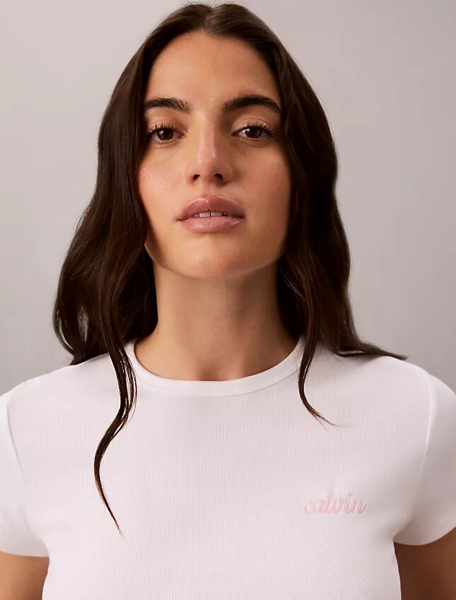 Camiseta ajustada con gráfico del logotipo Contour Rib Camiseta ajustada con gráfico del logotipo Contour Rib