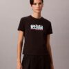 Camiseta ajustada con gráfico del logotipo en contraste Camiseta ajustada con gráfico del logotipo en contraste