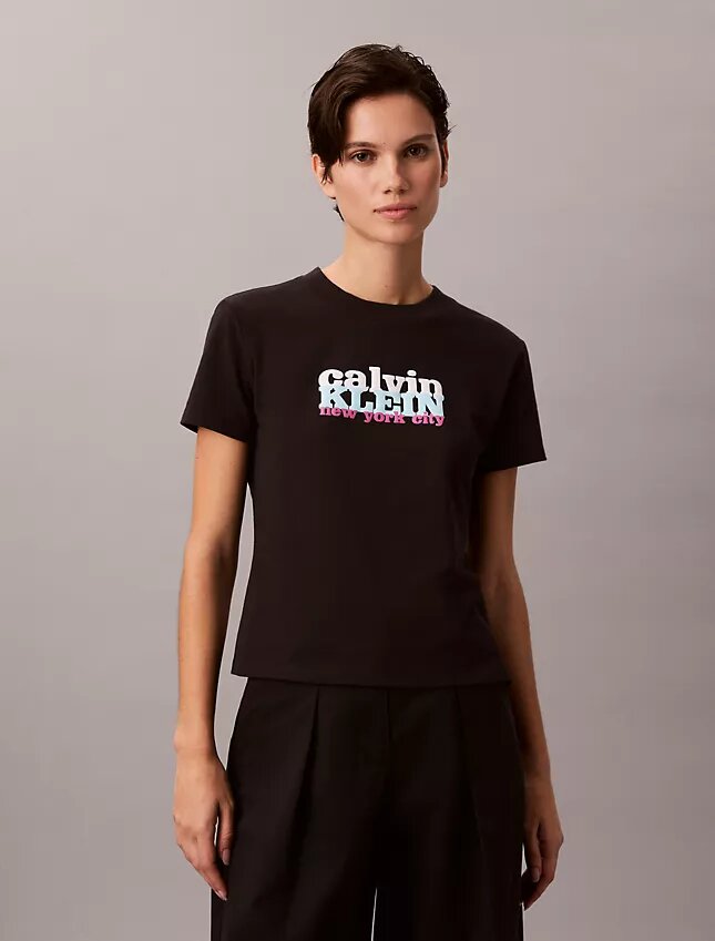 Camiseta ajustada con gráfico del logotipo en contraste Camiseta ajustada con gráfico del logotipo en contraste