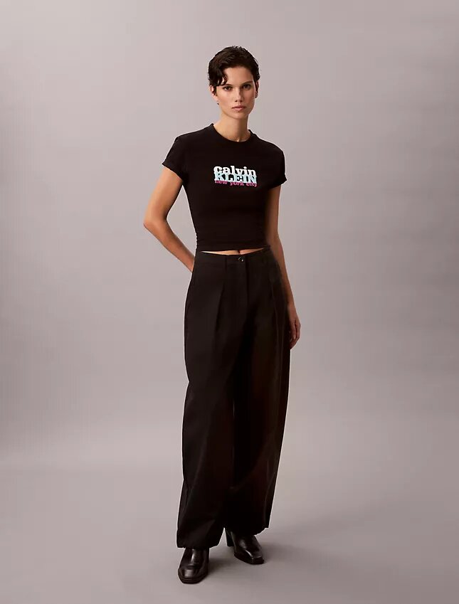 Camiseta ajustada con gráfico del logotipo en contraste Camiseta ajustada con gráfico del logotipo en contraste