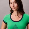 Camiseta ajustada con gráfico del logotipo Monogram Camiseta ajustada con gráfico del logotipo Monogram