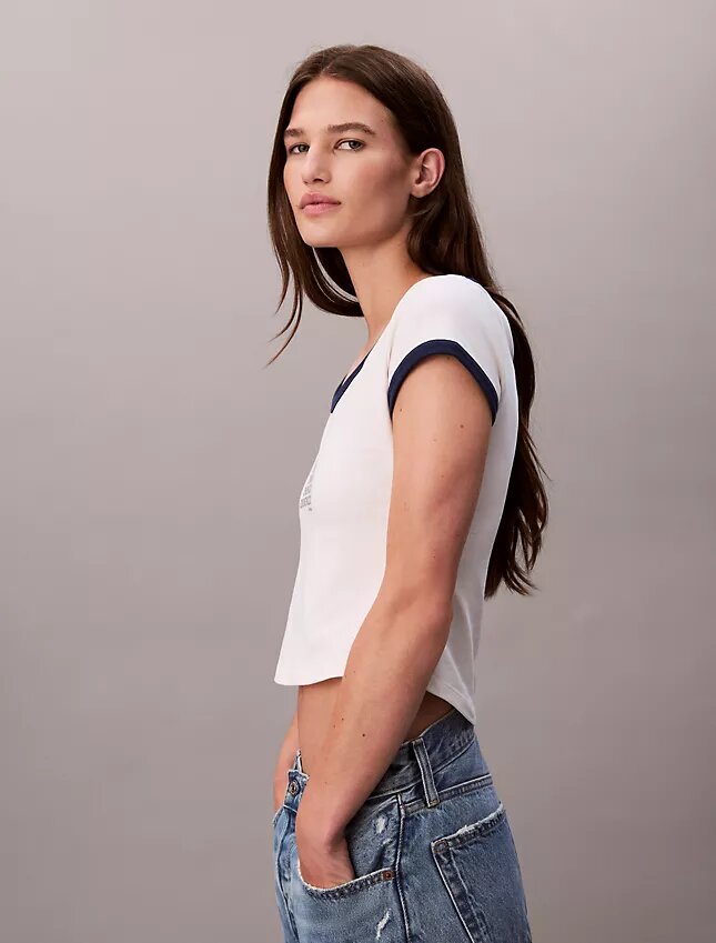 Camiseta ajustada con gráfico del logotipo Monogram Camiseta ajustada con gráfico del logotipo Monogram