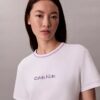 Camiseta ajustada con logotipo bordado Camiseta ajustada con logotipo bordado