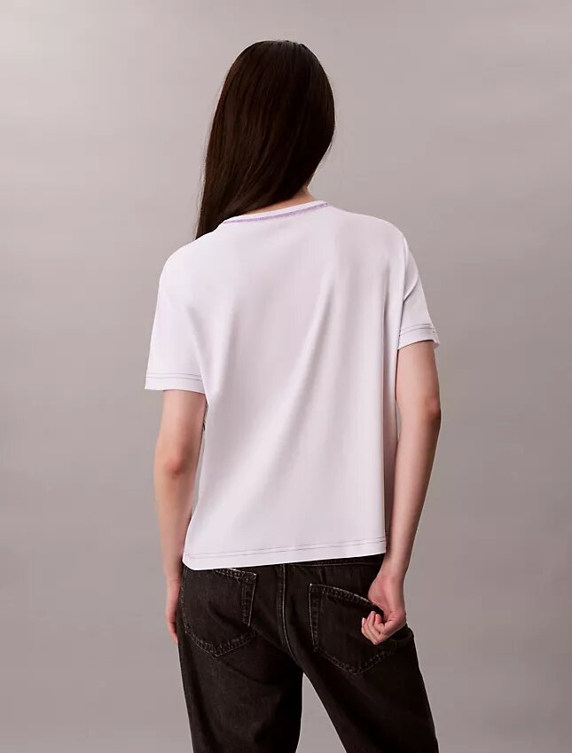 Camiseta ajustada con logotipo bordado Camiseta ajustada con logotipo bordado