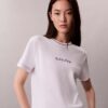 Camiseta ajustada con logotipo bordado Camiseta ajustada con logotipo bordado