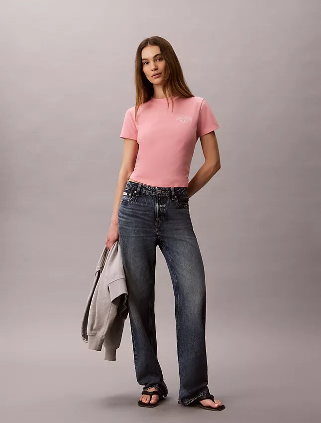 Camiseta ajustada con logotipo curvo Camiseta ajustada con logotipo curvo