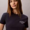 Camiseta ajustada con logotipo curvo Camiseta ajustada con logotipo curvo