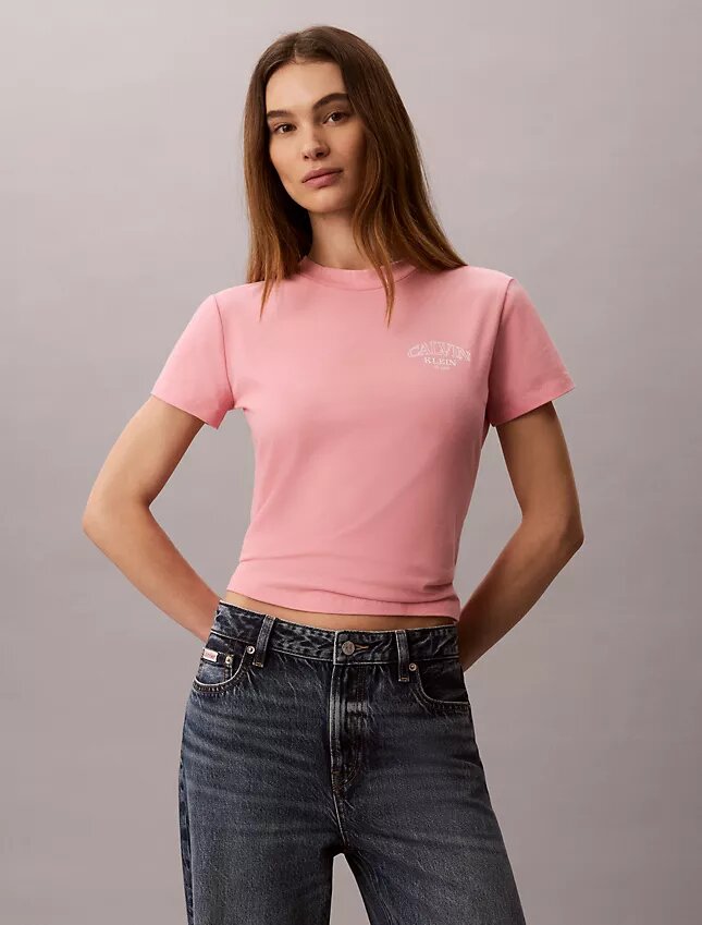 Camiseta ajustada con logotipo curvo Camiseta ajustada con logotipo curvo