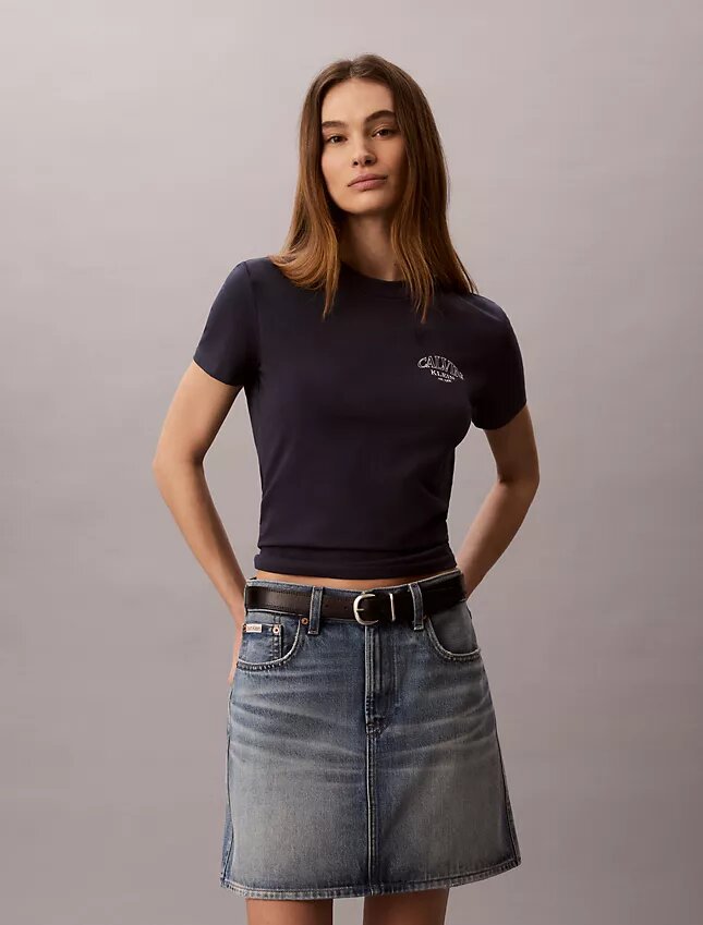 Camiseta ajustada con logotipo curvo Camiseta ajustada con logotipo curvo