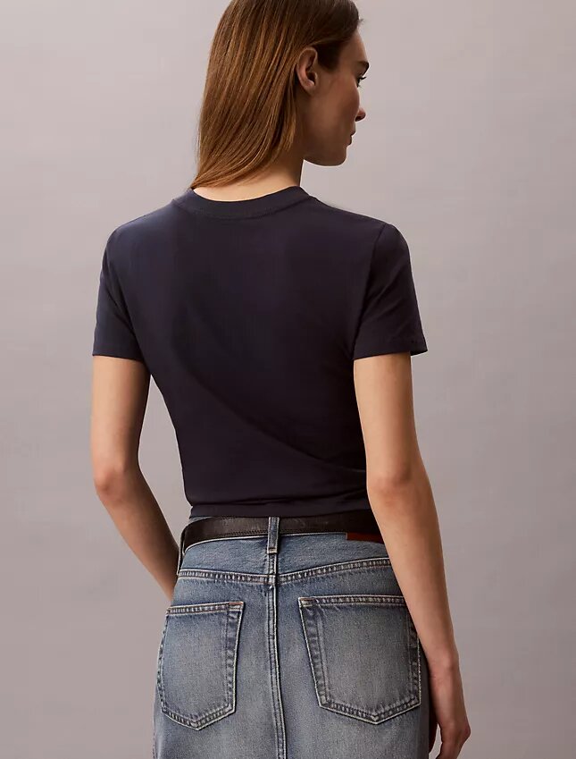 Camiseta ajustada con logotipo curvo Camiseta ajustada con logotipo curvo
