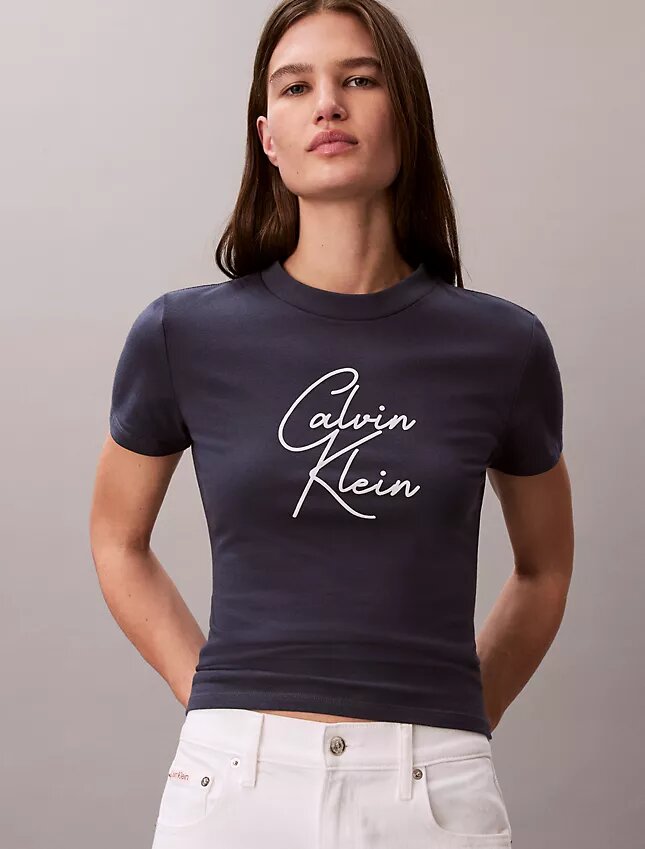 Camiseta ajustada con logotipo en relieve Camiseta ajustada con logotipo en relieve